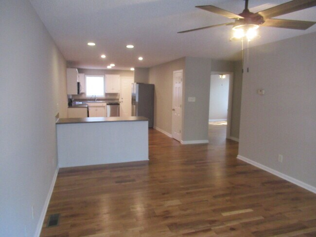 Building Photo - 800 Horseshoe Lake Rd