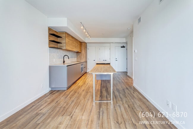 Building Photo - 10448 University Dr