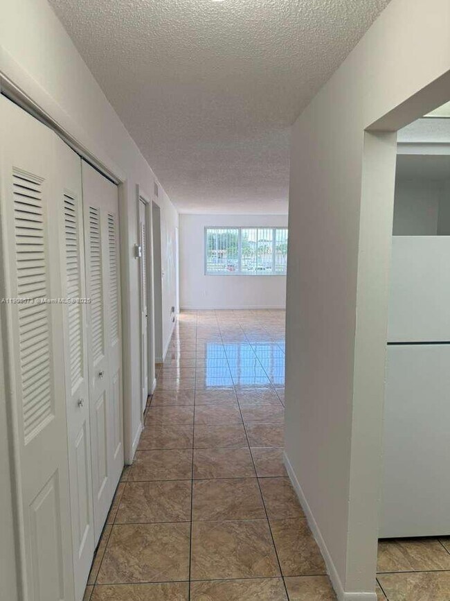 Foto del edificio - 7000 NW 186th St