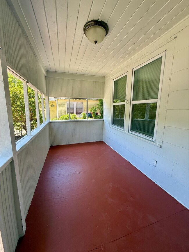 Foto del edificio - Great and Affordable 4 Bedroom 2 Bathroom House for Rent