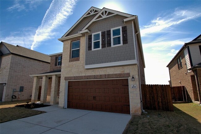 Building Photo - 4535 Avellino Dr