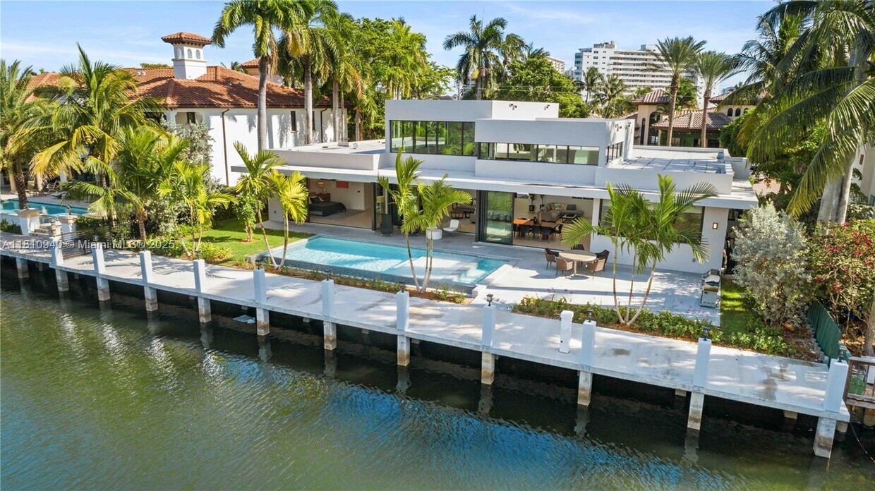 Foto principal - 401 Royal Plaza Dr