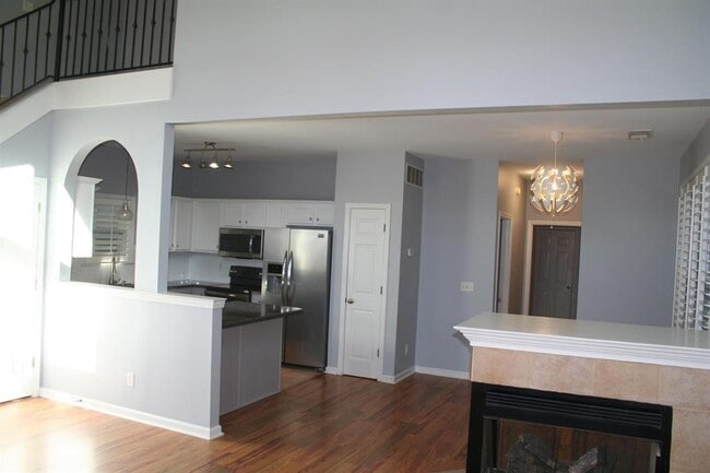 Building Photo - 1124 Island Pl E