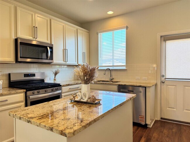 Building Photo - 717 Bayberry Cir