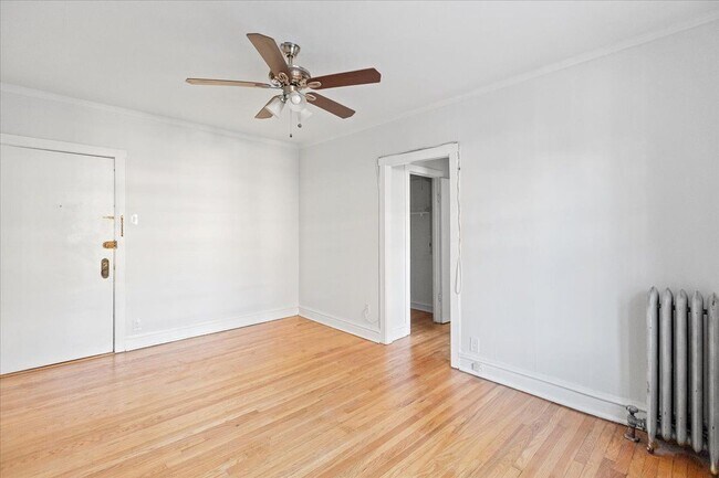 Foto del edificio - 656 W Oakdale Ave