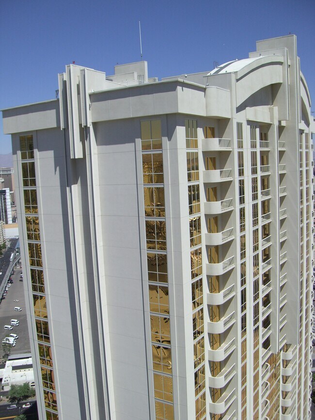 Ático en condominio - 145 Harmon E Ave