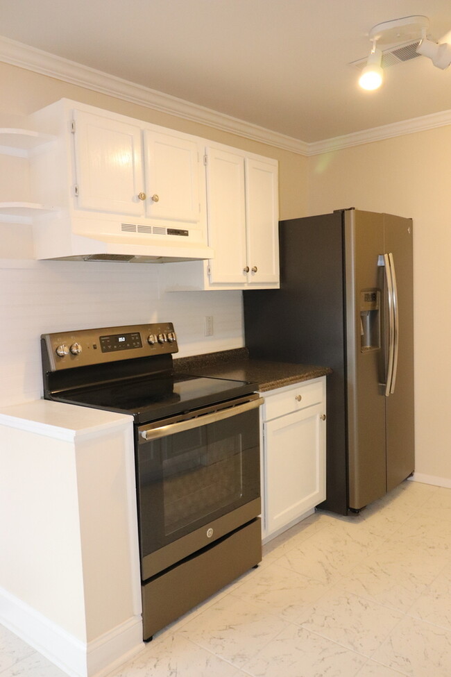 Building Photo - Honey Ridge Villas