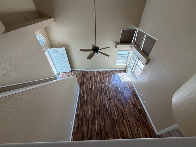 Foto del edificio - POOL. NO HOA. SOLAR. 3-bed/2.5-bath 89119
