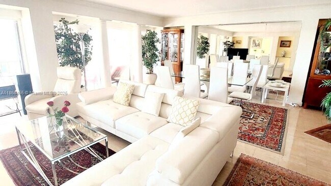 Building Photo - 1800 NE 114th St