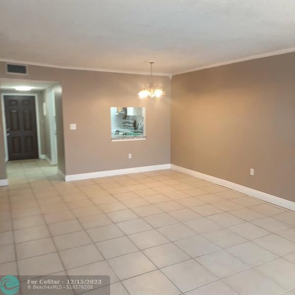 Foto del edificio - 8350 Sands Point Blvd