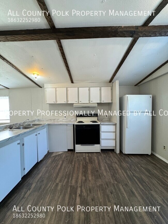 Foto del edificio - Freshly Updated 2 Bedroom Mobile Home in A...