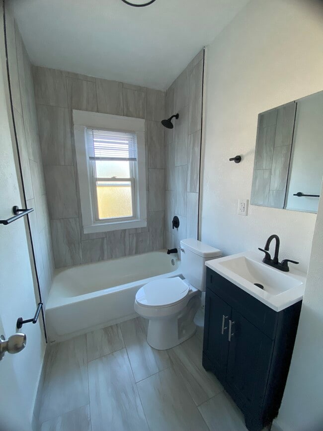 Building Photo - 521 N 33rd St