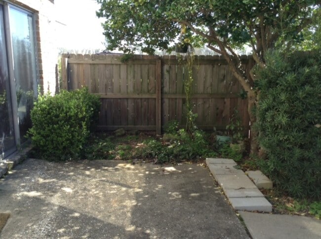 Building Photo - 1058 Park Meadow Dr