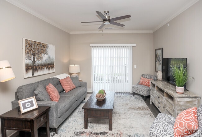 1BR, 1BA - 817 SF - Charlestown on the Monon Apartments