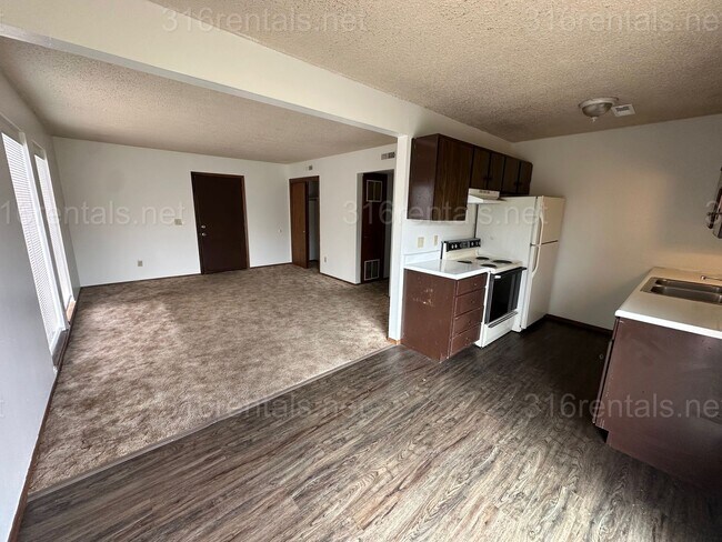 Foto del edificio - $750 - 2 bed 1 bath - Second floor Apartment