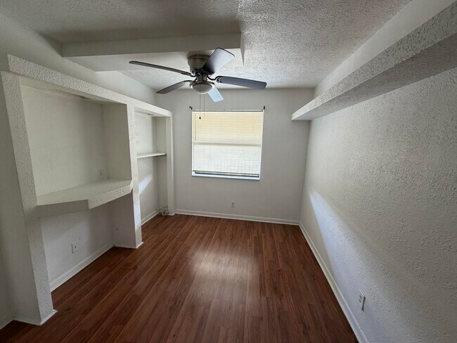 Foto del edificio - 8773 Shadow Wood Blvd