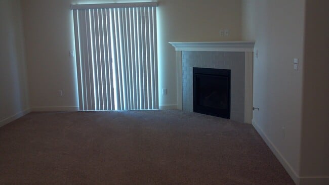 Foto del edificio - Single Story Home with Fully Fenced Yard & Close to Shopping/Restaurants!