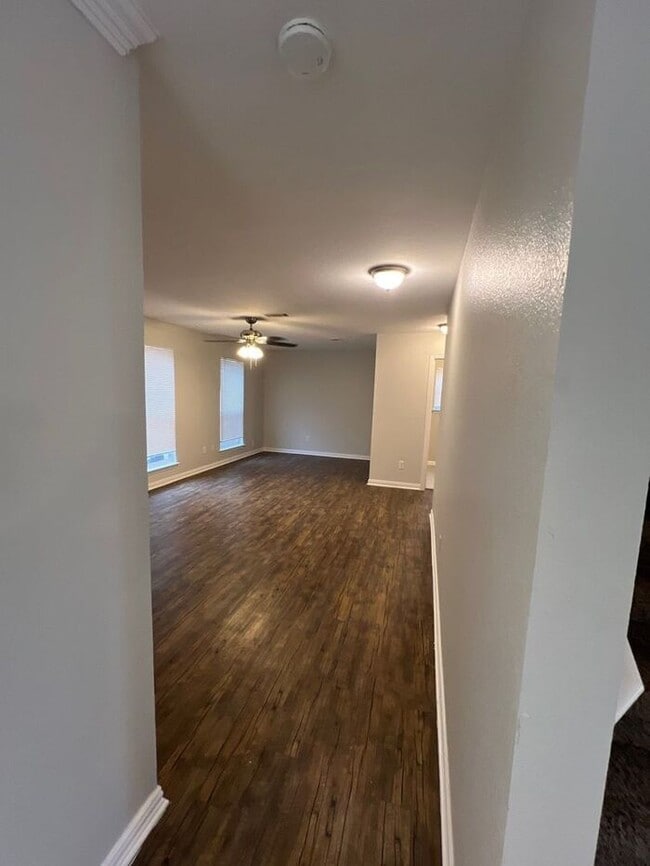 Foto del edificio - 914 Gallant Fox Dr