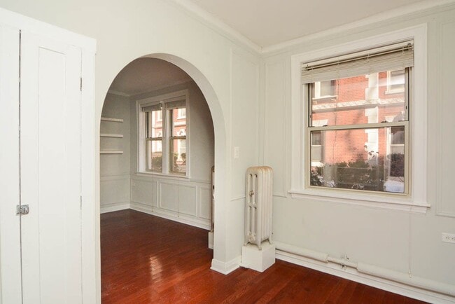 Building Photo - 529 W Surf St