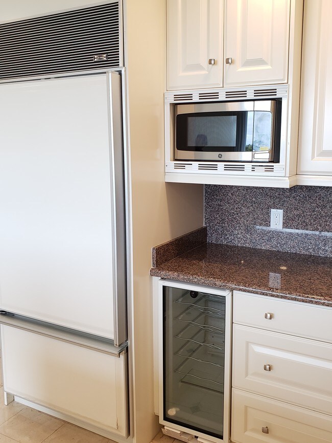 Foto del edificio - 1330 University Dr