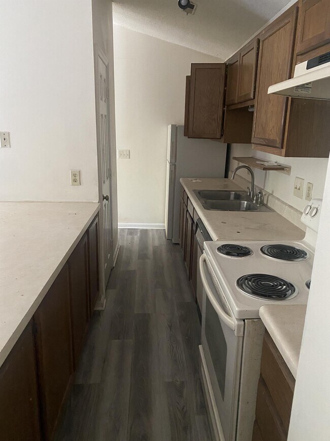 Foto del edificio - 3107 Darden Rd