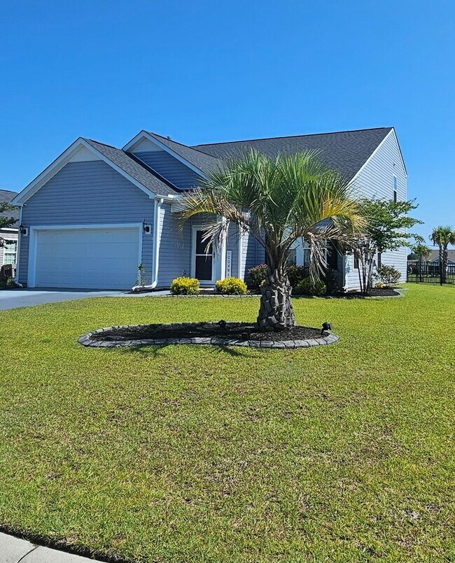 Building Photo - Live where charm meets convenience-Glenmoo...