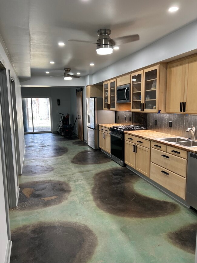 Foto del edificio - 3136 Hermina St