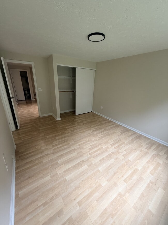 Building Photo - 27 Hillbridge Cir