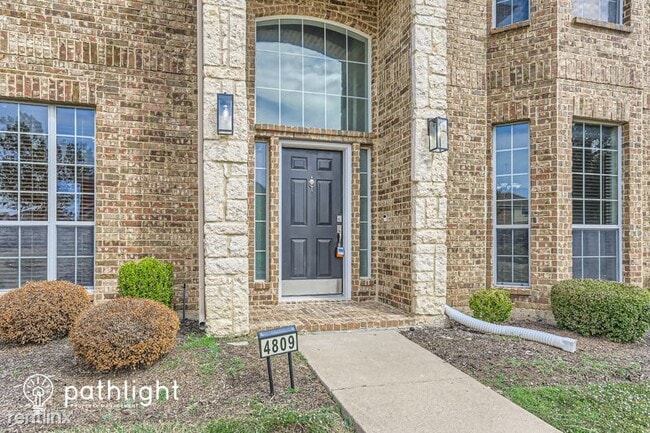 Building Photo - 5 br, 3.5 bath House - 4809 San Remo Drive...