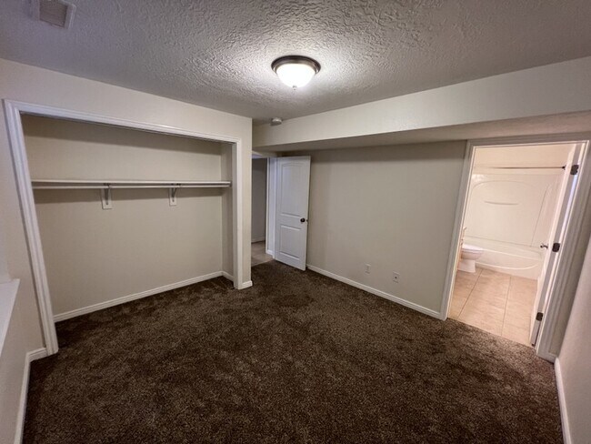 Foto del edificio - 1035 W 1000 N St