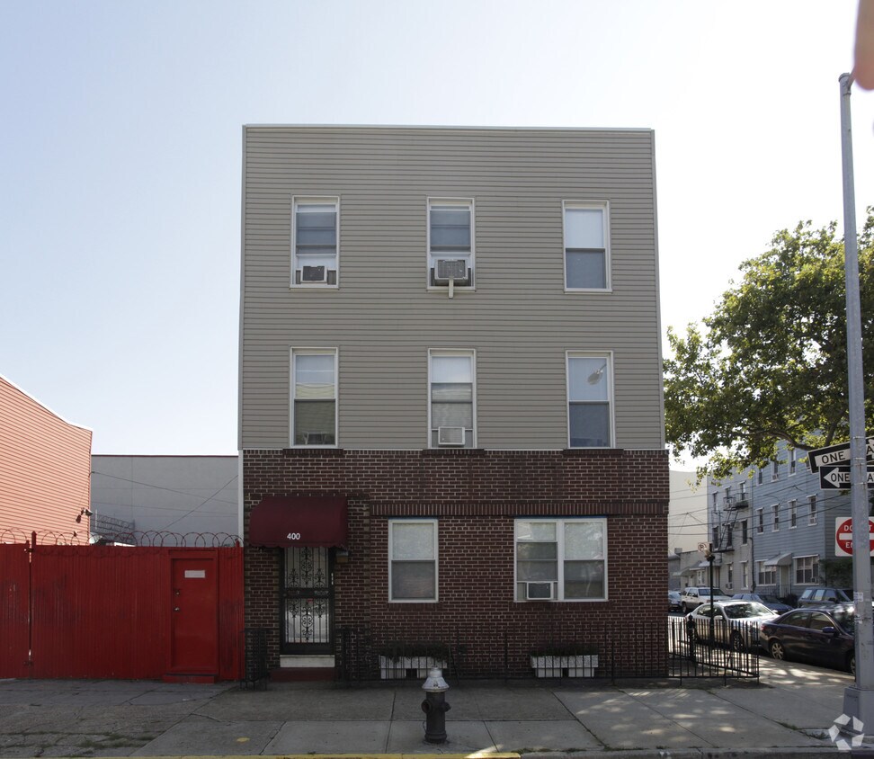 Building Photo - 400 Manhattan Ave
