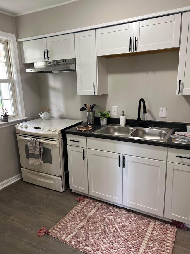 Foto del edificio - 347 N Roosevelt Ave