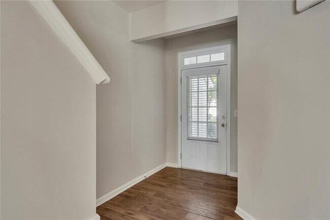 Foto del edificio - 1865 Ellison Lakes Ct