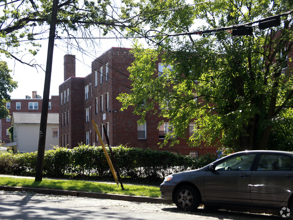 Foto del edificio - 1370 Fort Stevens Dr NW