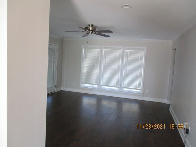 Building Photo - 110 Shumard Ct