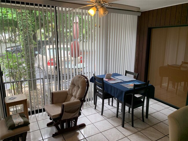 Foto del edificio - 6626 Miami Lakes Dr