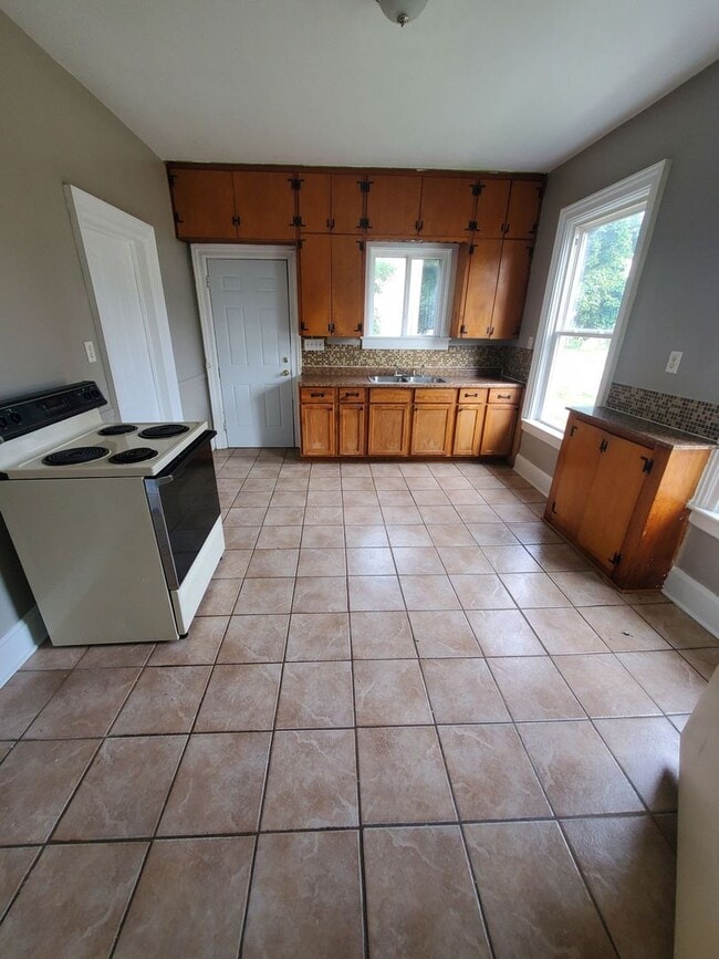 Building Photo - 845-847 Grand Ave. (Duplex)