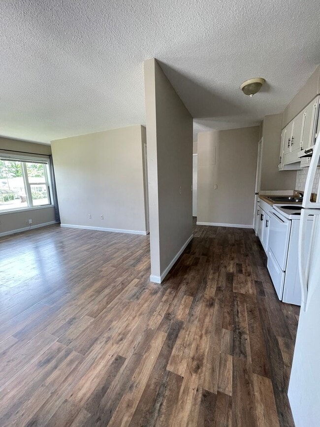 Building Photo - 1 Bed 1 Bath Apartment For Rent in TROY, MO