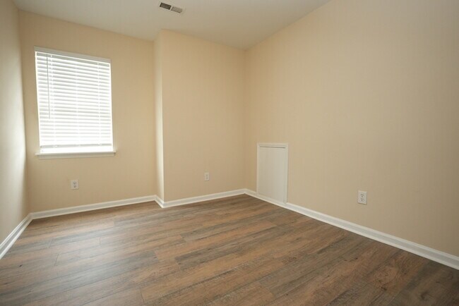 Foto del edificio - 3 bedroom, 2.5 bathroom home with great cu...