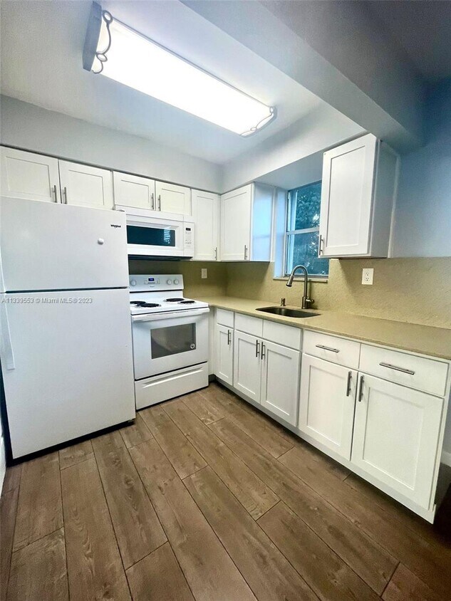 Foto principal - 2415 Lincoln St
