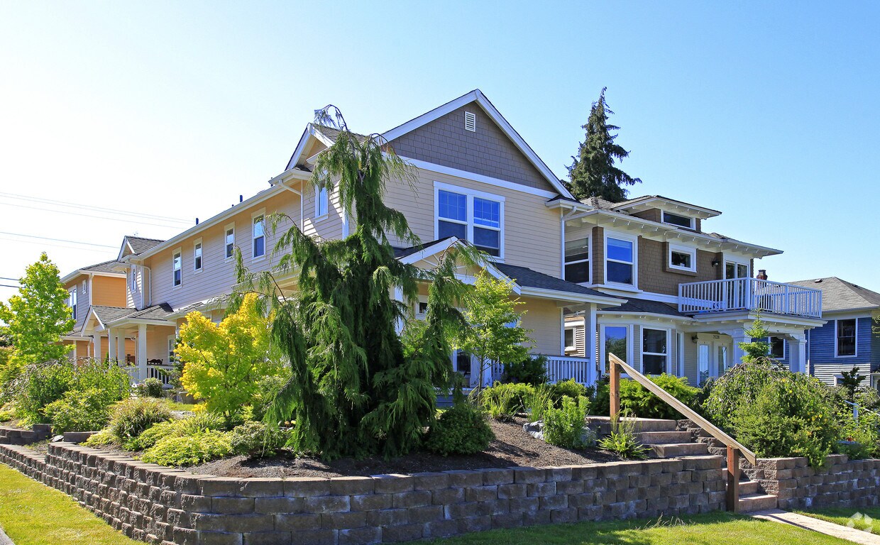 Primary Photo - 3128 Grand Ave