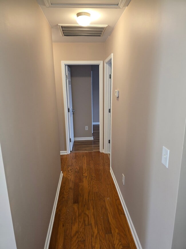 Building Photo - 1750 Pepperwood Way