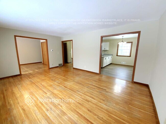 Foto del edificio - 124 Oakwood Rd