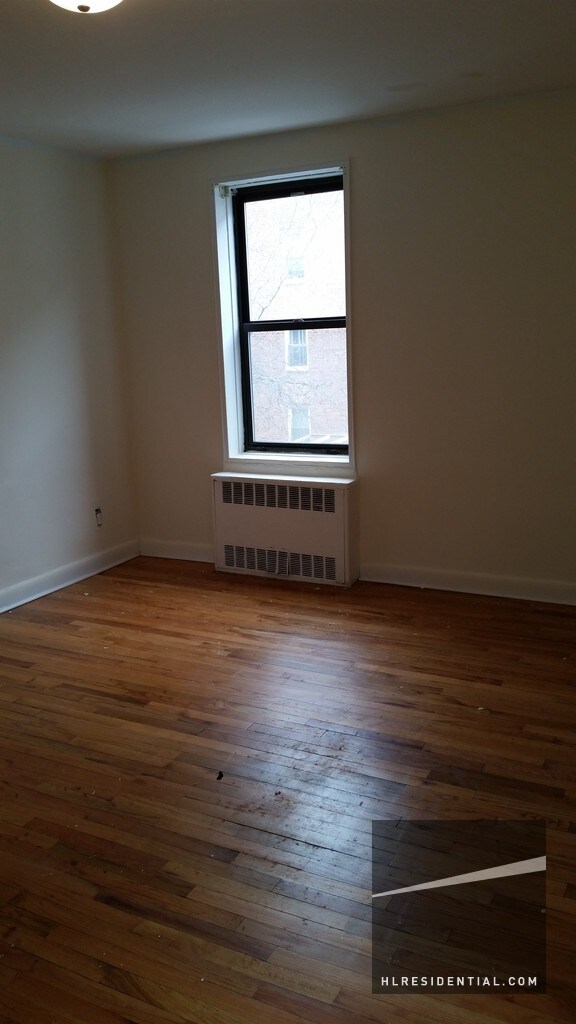 Foto del edificio - 6420 Saunders St