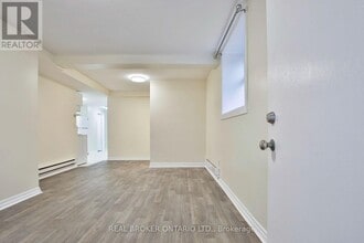 Building Photo - 53 Maria St