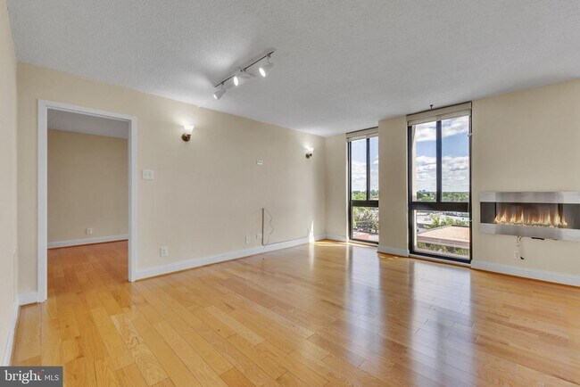 Foto del edificio - 6800 Fleetwood Rd