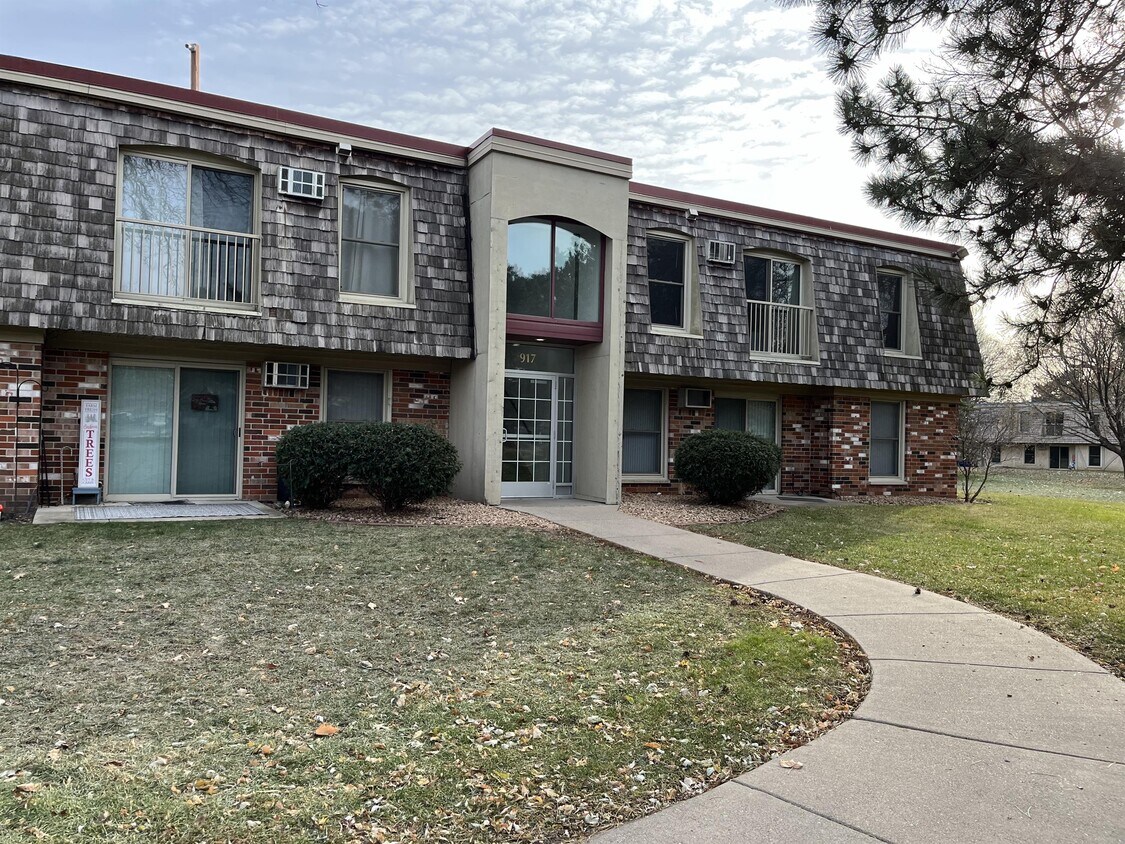 917 11th Ave S, Hopkins, MN 55343 Townhome Rentals in Hopkins MN