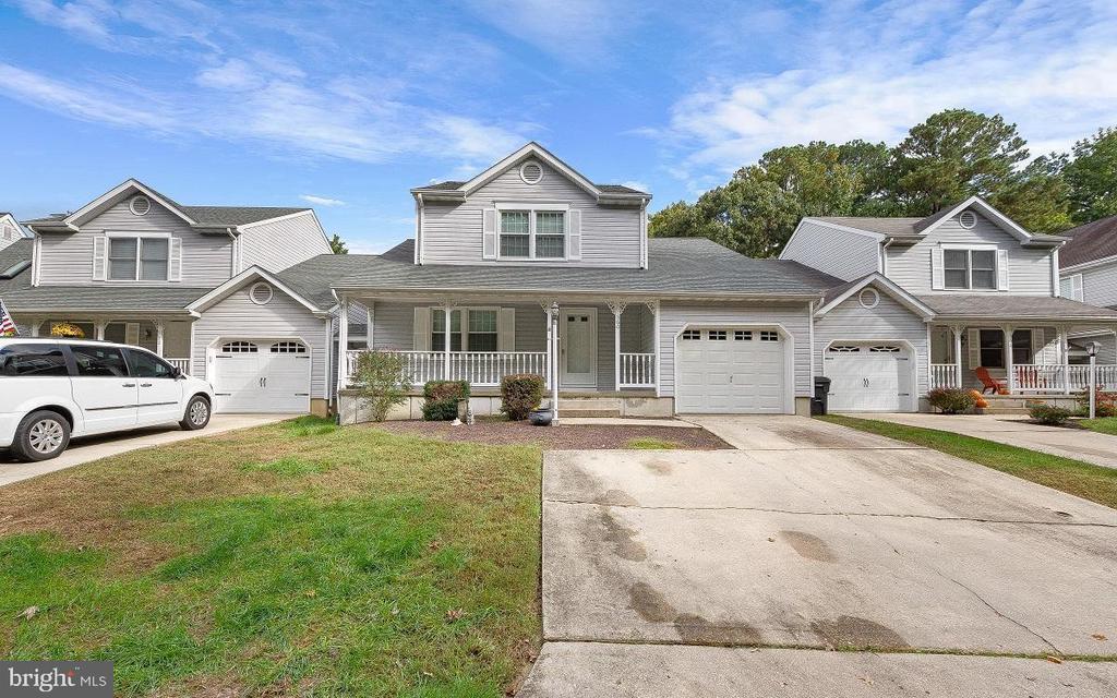 Primary Photo - 560 Twin Cove Ln