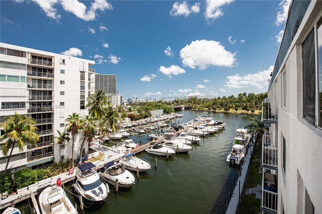 Foto del edificio - 1720 NW N River Dr