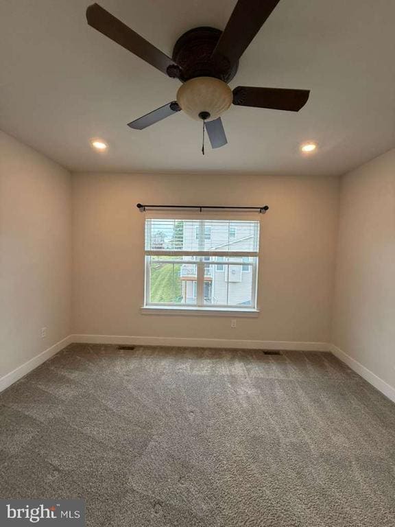 Building Photo - 704 Peony Ln